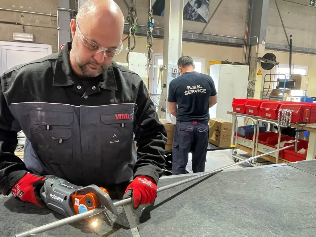 Holmatro CCU10 Mini Cutter 3